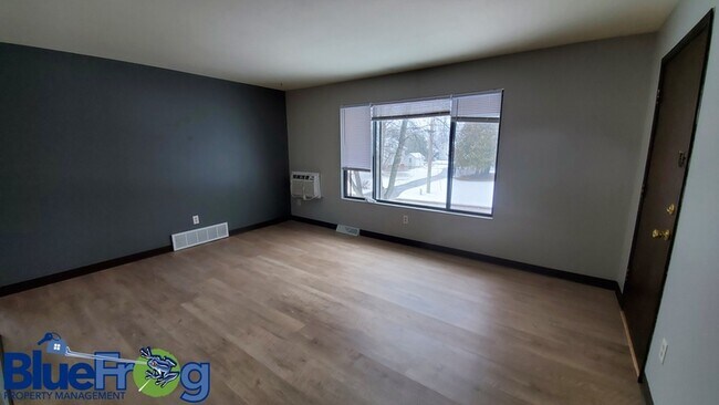 Photo - 348-356 E Marquette St