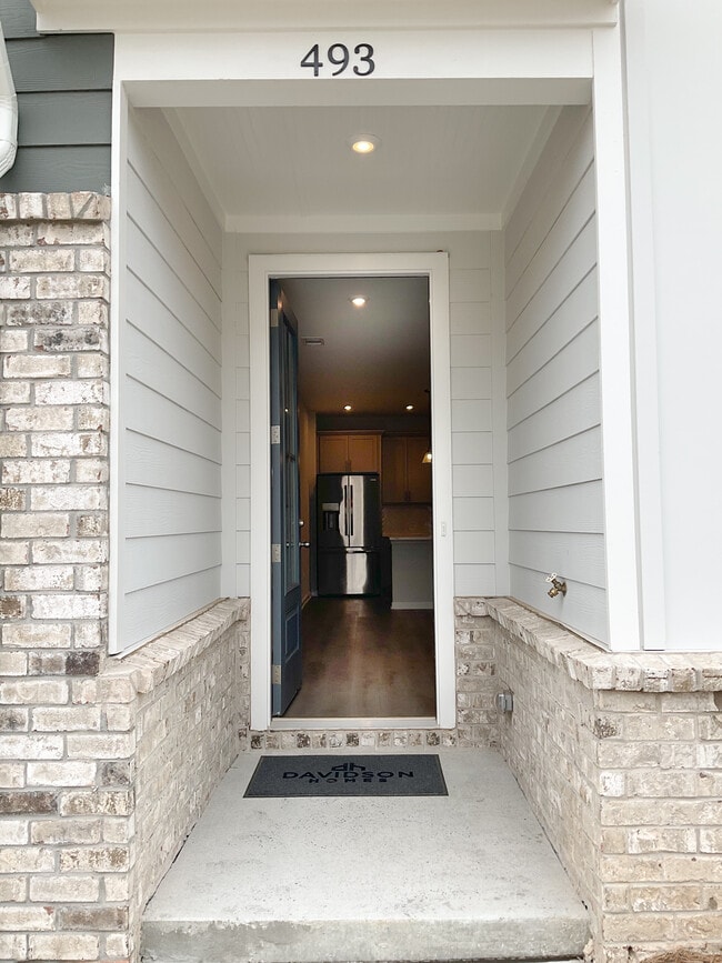 Photo - 493 Crown Dr