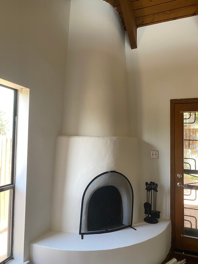 Building Photo - 1464 Avenida de las Americas