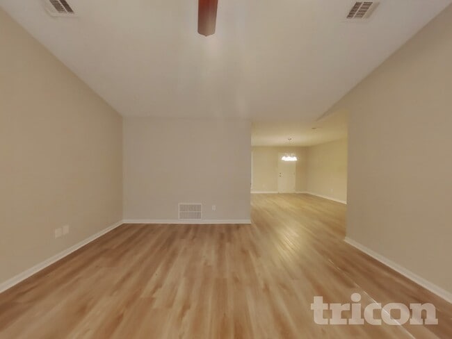 Photo - 114 Scarborough Ct