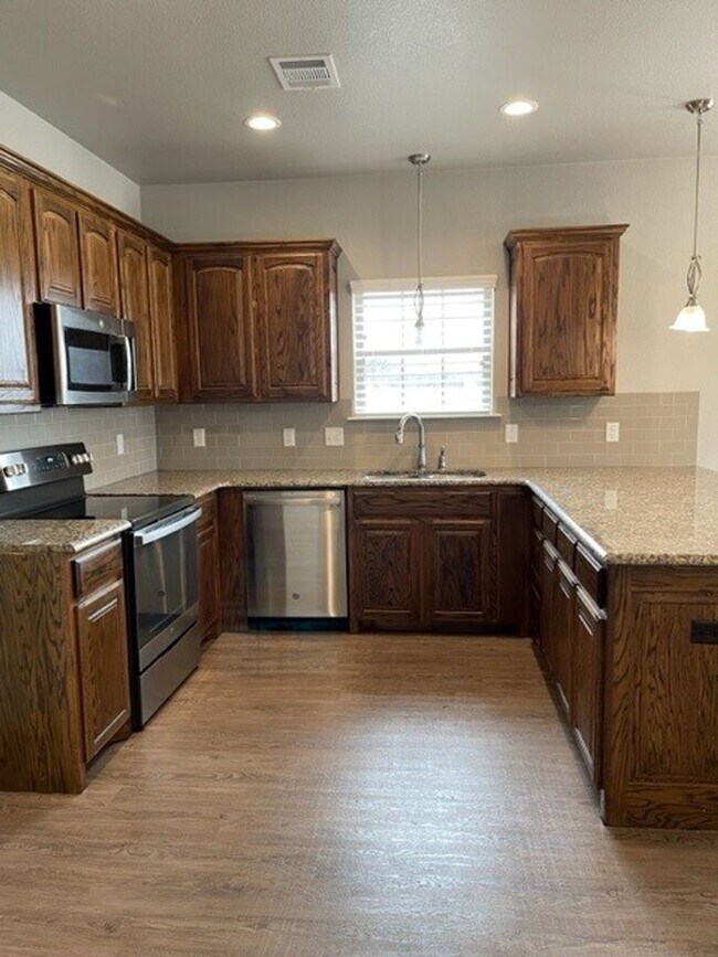 Photo - 4/2 Xtra Parking Fenced Yard BROCK ISD - L...