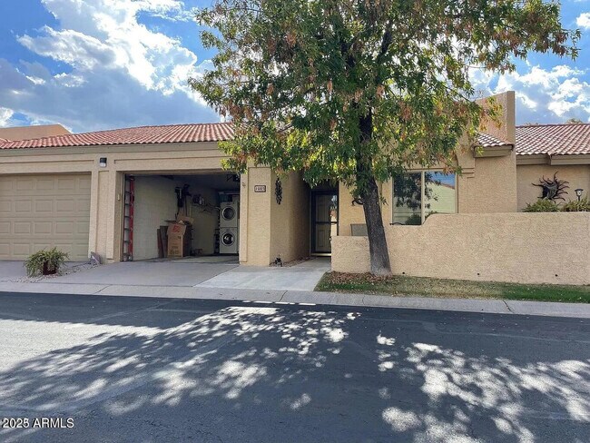 Photo - 1021 S Greenfield Rd