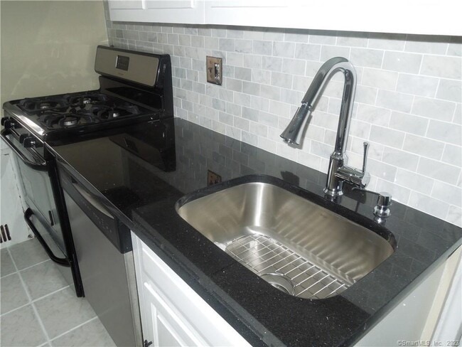 Photo - 70 Strawberry Hill Ave Unit APT 1-2D