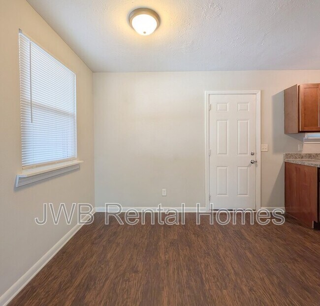 Photo - 543 E 55th St