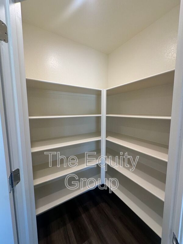 Photo - 1900 N Oaks St