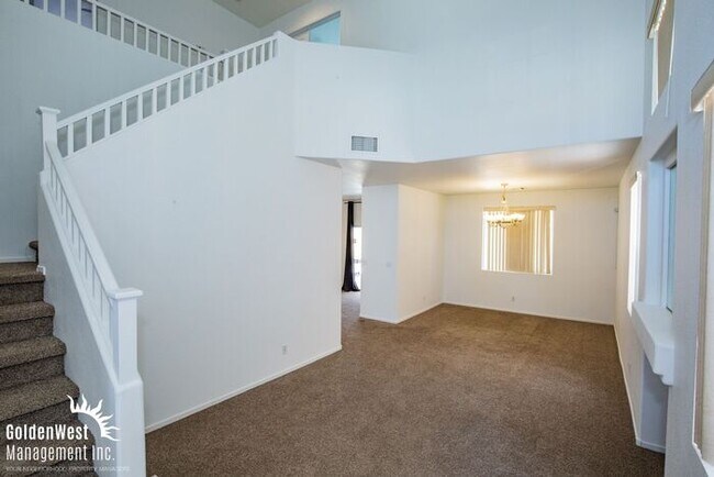 Photo - Bright & Spacious 3Bdm 2.5Ba Home with Private Backyard in Las Vegas