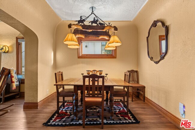 Photo - 545 Norwich Dr