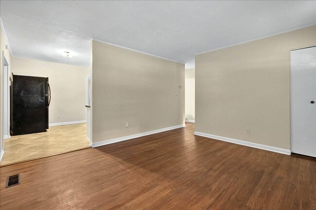 Photo - 4 bed 2 bath house, walk to stadium! Available August 2026