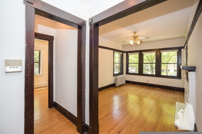 Photo - 3501 N Greenview Ave Apartments Unit 1