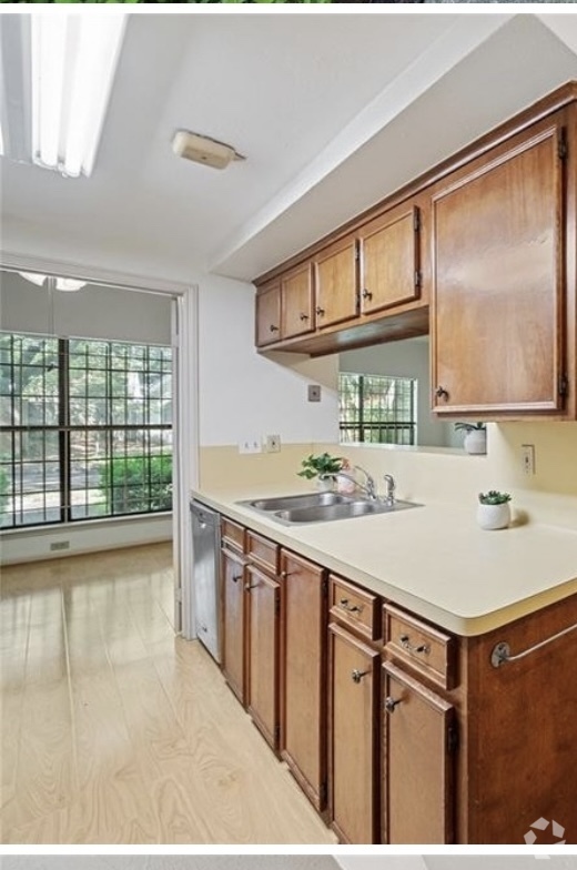 Building Photo - 6723 Belmont St Rental