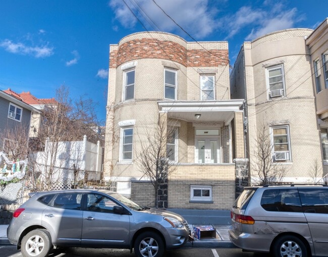 Photo - 540 44th St