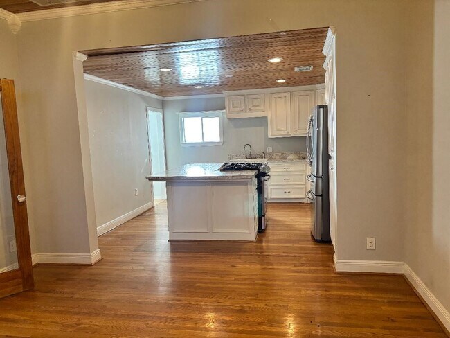 Photo - 4808 Michaux St