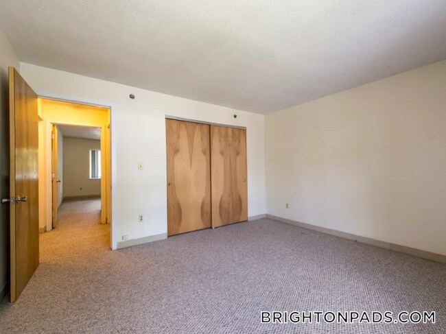 Photo - 144 N Beacon St Unidad A2