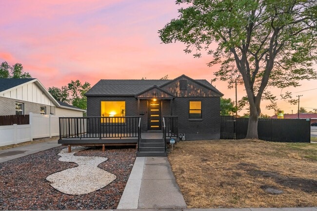 Photo - 983 N Poinsettia Dr