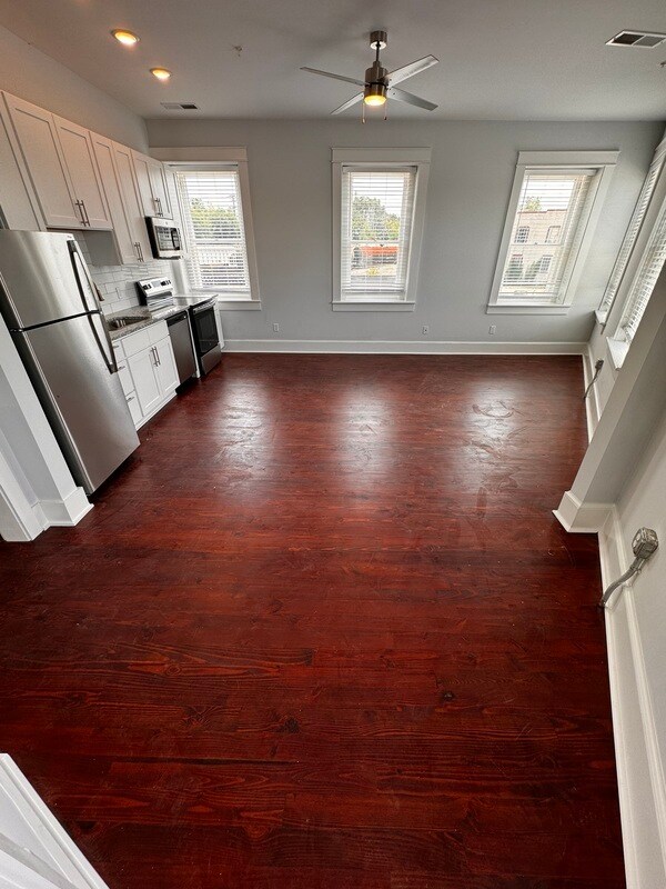 Photo - 101 S Main St Unidad 18