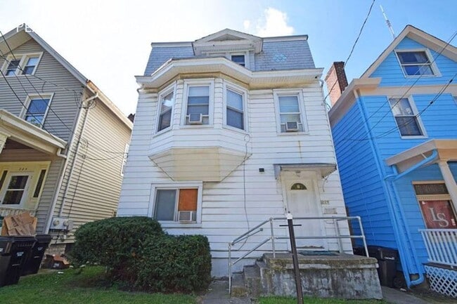 Building Photo - 229 Atkinson St Unit 2