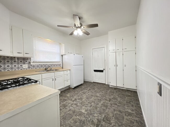 Photo - 621 E 24th St