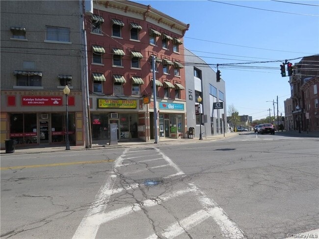 Building Photo - 2 E Main St Unit 4