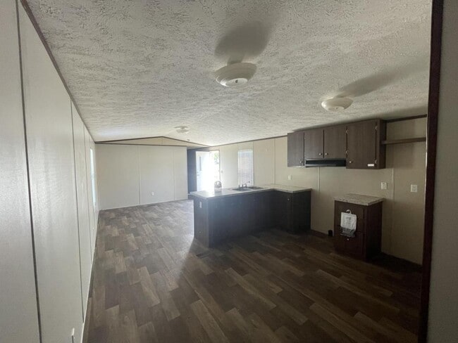 Photo - 555 Crandlemire Rd