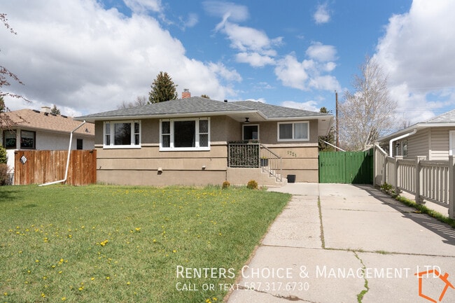 Building Photo - 3 Bedroom Main Floor Utilities Included