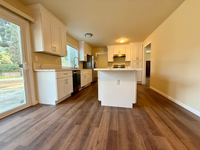 Photo - Beautiful, Completely Remodeled 4 Bed 2.5 Bath Fremont Home - Huge Bonus Room