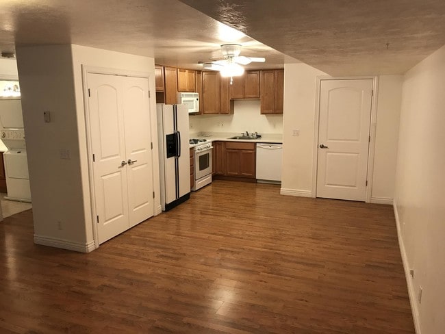 Photo - 616 E 2100 N