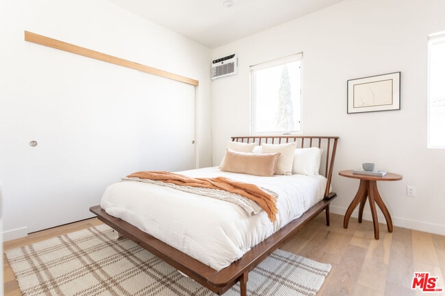 Photo - 3611 1/2 Bellevue Ave