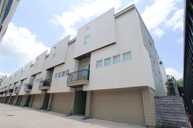 Building Photo - 4701 Caroline St