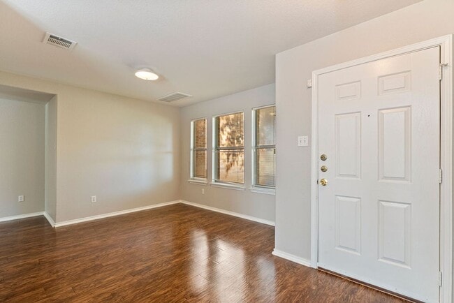 Photo - Beautiful 3 bedroom, 2.5 bathroom home in Round Rock!!!