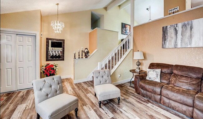 Photo - 504 S Laredo Cir