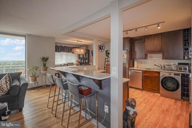 Building Photo - 7333 New Hampshire Ave Unit 812 S