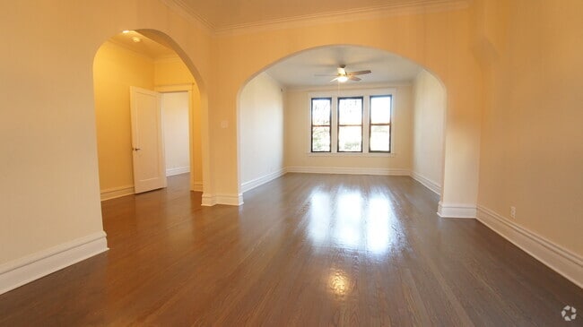 Building Photo - 2896 N Milwaukee Ave Unit 2 Rental