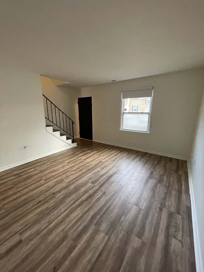 Photo - 101 Royal Forest Ct