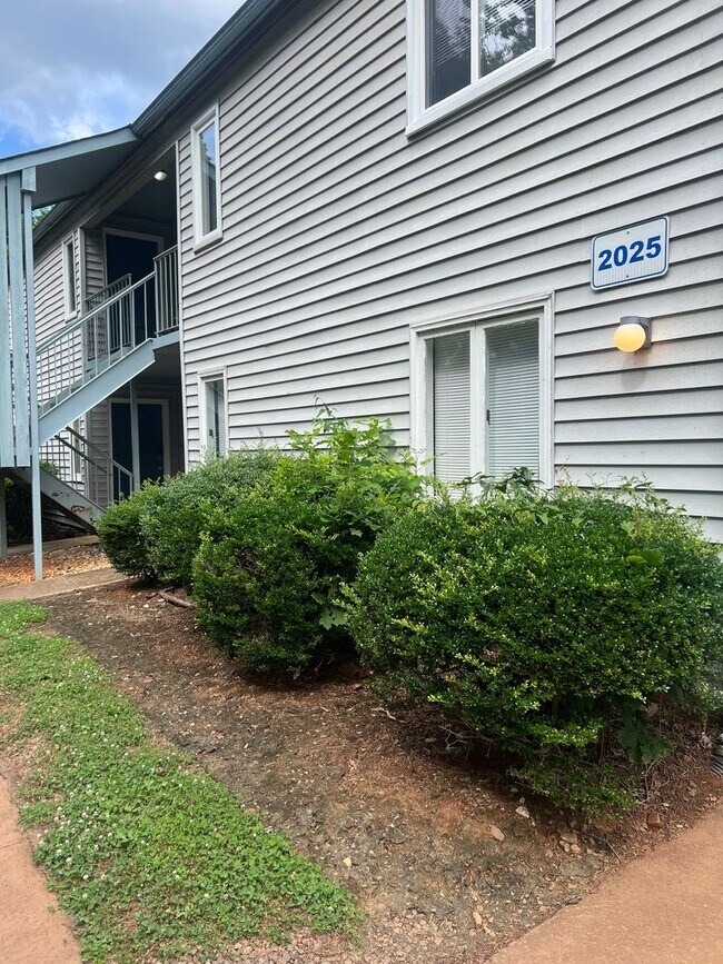 Photo - 1 Bedroom/ 1 Bathroom Condo for ONLY $950.00 * Move in Special* Unit #76