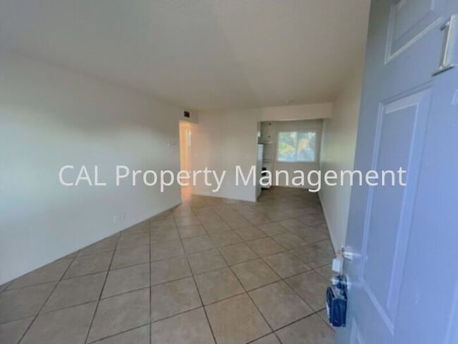 Building Photo - 1 Bed/1 Bath Apartment in Los Banos, CA