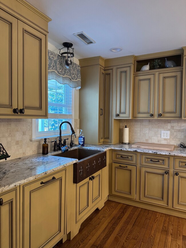 Kitchen - 3912 Faculty Dr