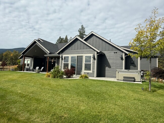 Photo - 875 Saddleback Dr