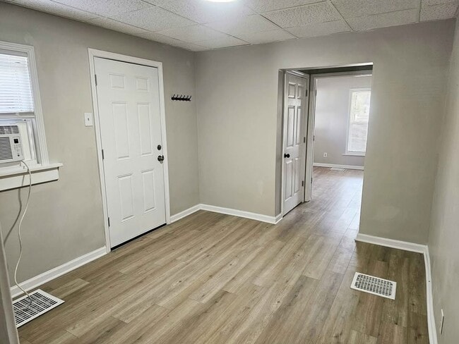 Building Photo - 313 Elm St Unit B