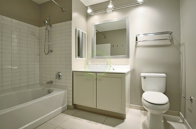 Photo - 175 W Randolph St