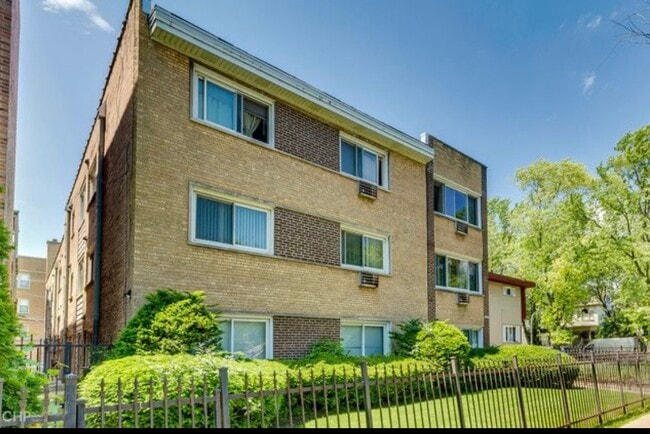 Ashland Ave - 6970 N Ashland Ave Unit 2C