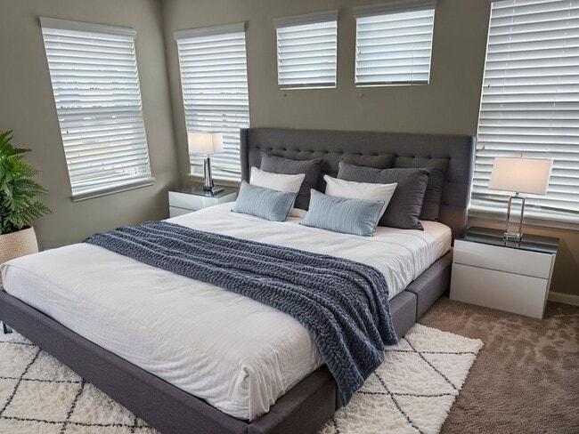 Photo - 2942 W New York St