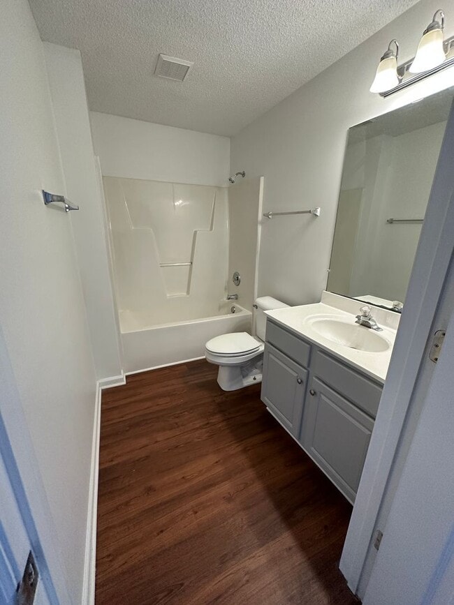 Photo - 4612 McClelland Dr Unidad O-101