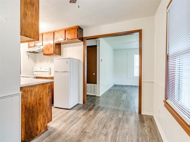 Photo - 217 E Daws St