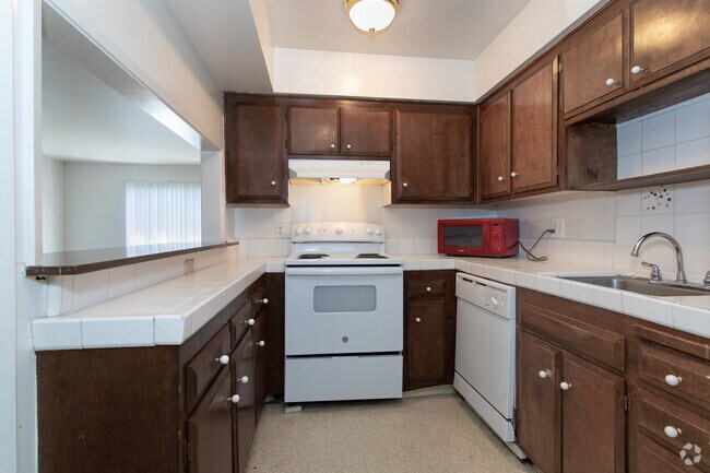 1HAB, 1BA - 910 ft² - Parkway Townhomes