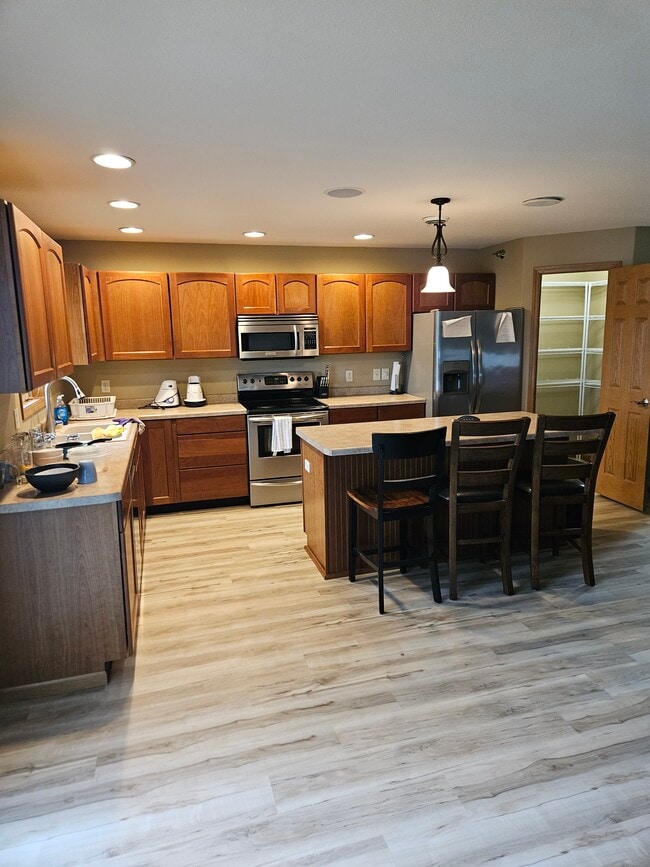 Building Photo - 4984 Service Dr Unit 315