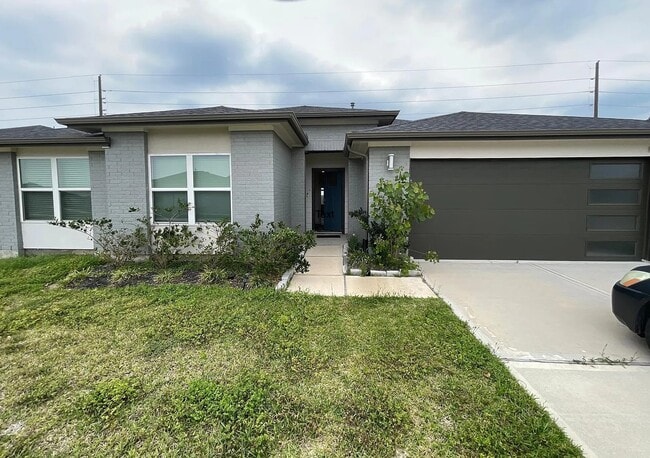 Building Photo - 7015 Sunbreeze Ln Rental
