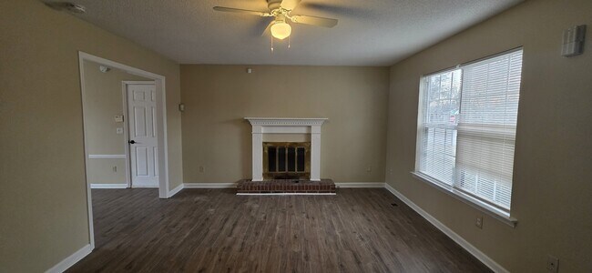 Photo - 2902 Meadowhill Dr