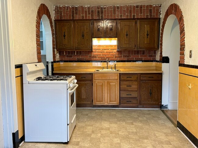 Kitchen p3 - 193 Zerby Ave Unit 2L