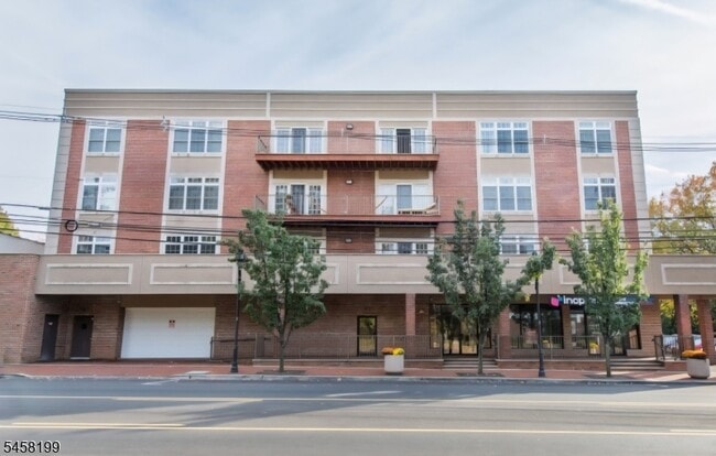 Building Photo - 1677 Springfield Ave Unit 8