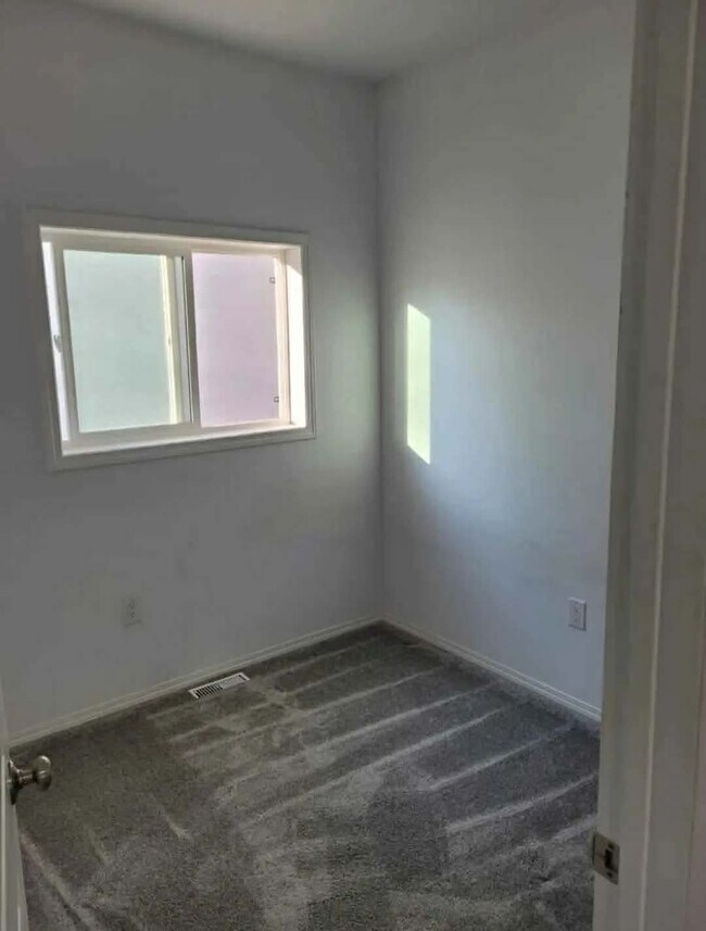 Photo - 760 Burrows Ave